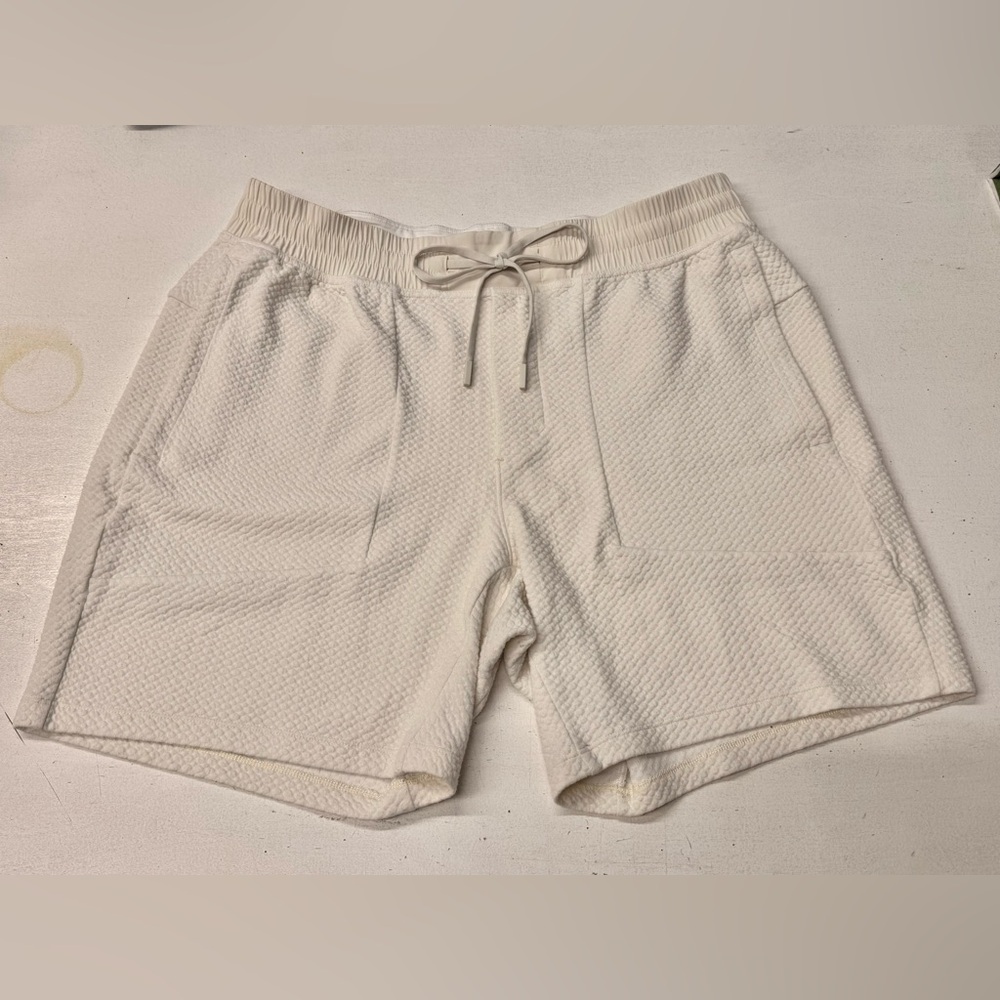 LULULEMON Comfy Off-white textured 7in sweat shorts XL